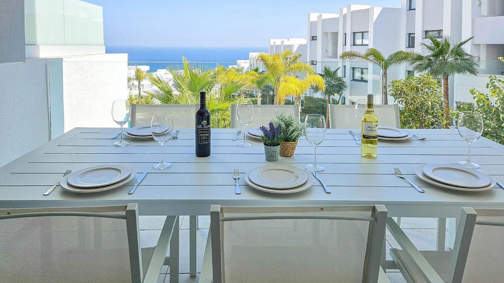 Modern 3 Bedroom Apartment With Amazing Facilities Manilva 0*,