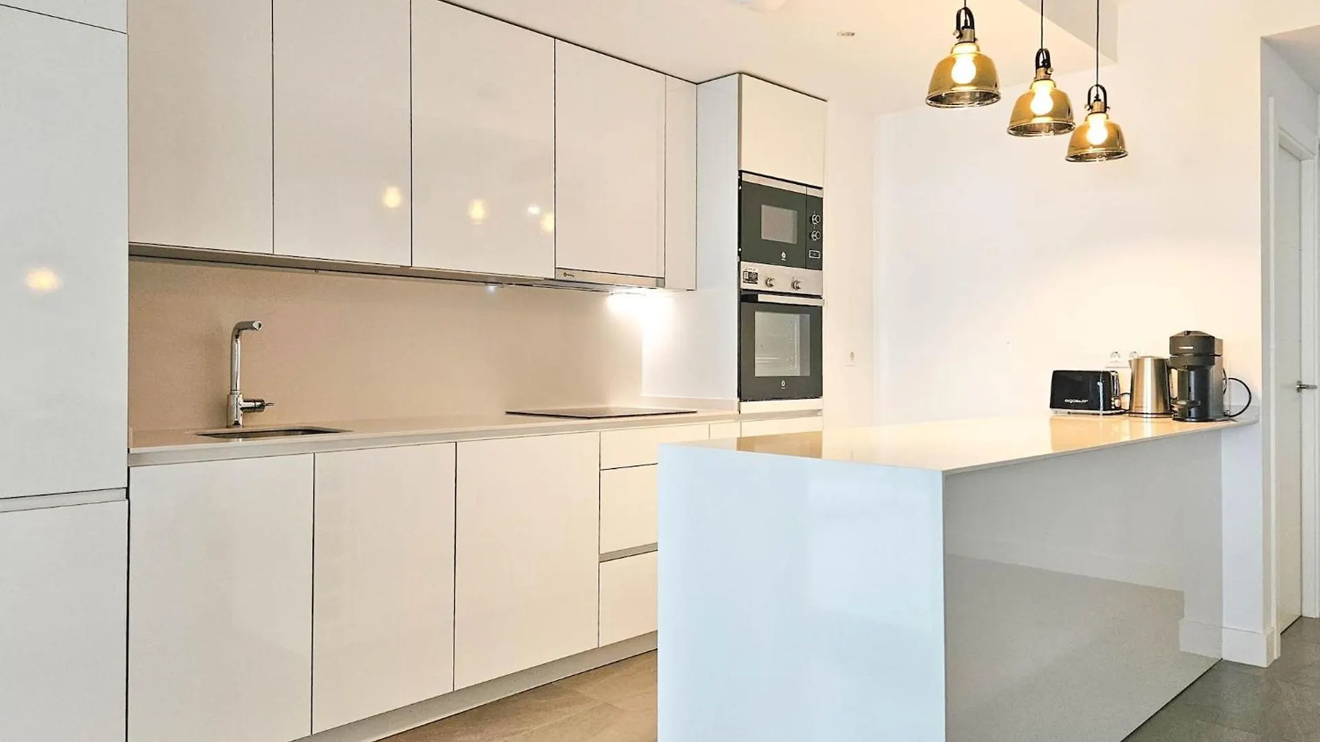 Modern 3 Bedroom Apartment With Amazing Facilities Manilva 0*,