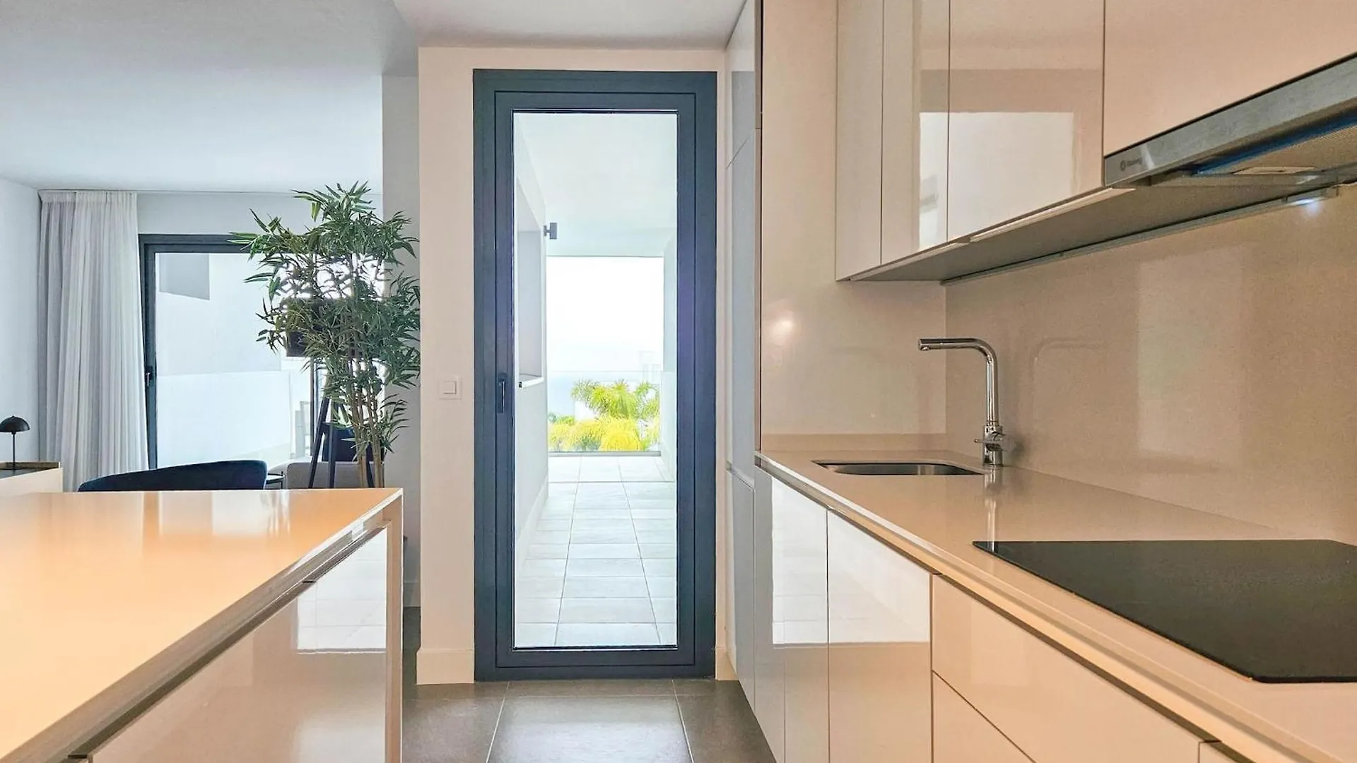 Modern 3 Bedroom Apartment With Amazing Facilities Manilva